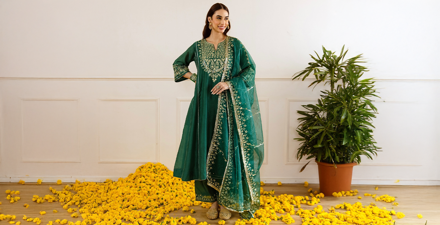 Designer Mehndi Outfits You Can’t Miss This Wedding Season