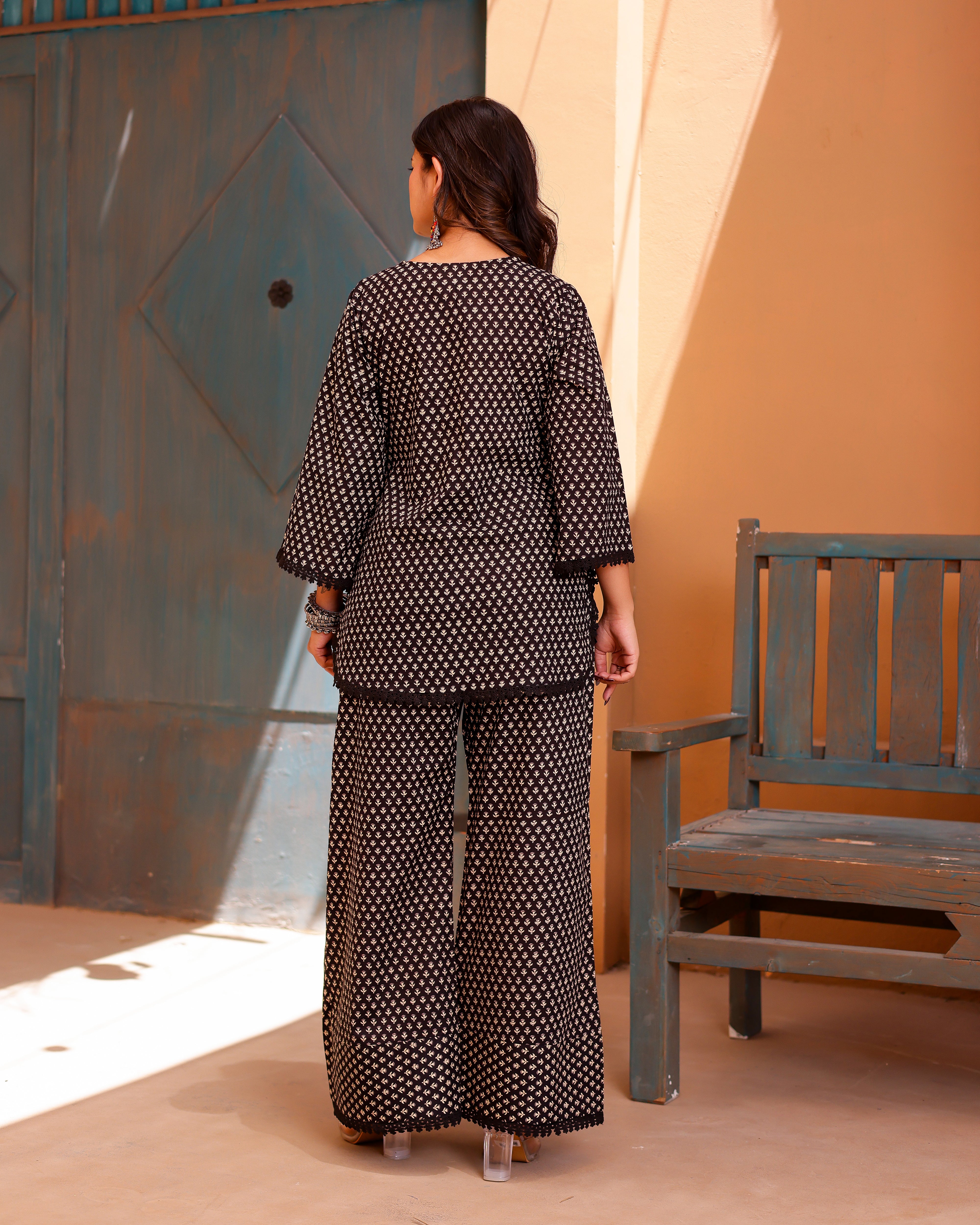 Black geometric Buti Suit Set - 001A0838.JPG