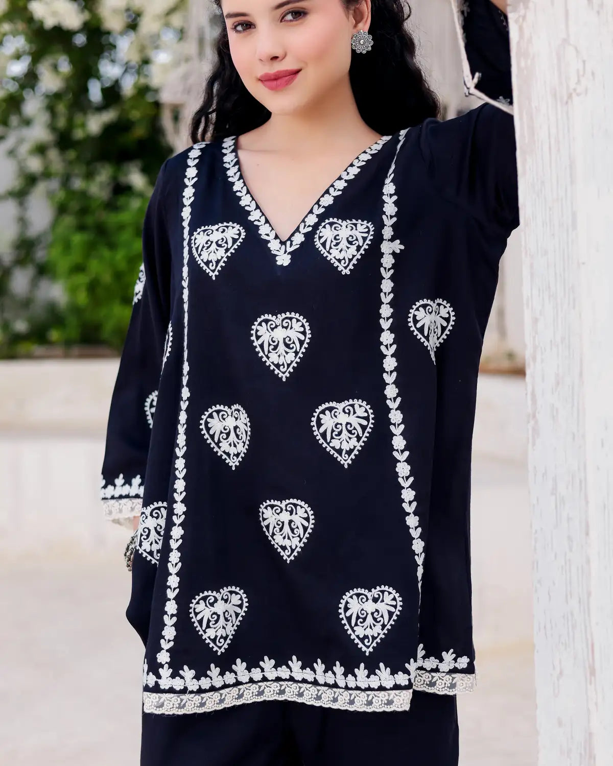 Noir Handcrafted Black Embroidered Kurta Palazzo Set with Organza Dupatta - AS-TTME-1 (7)