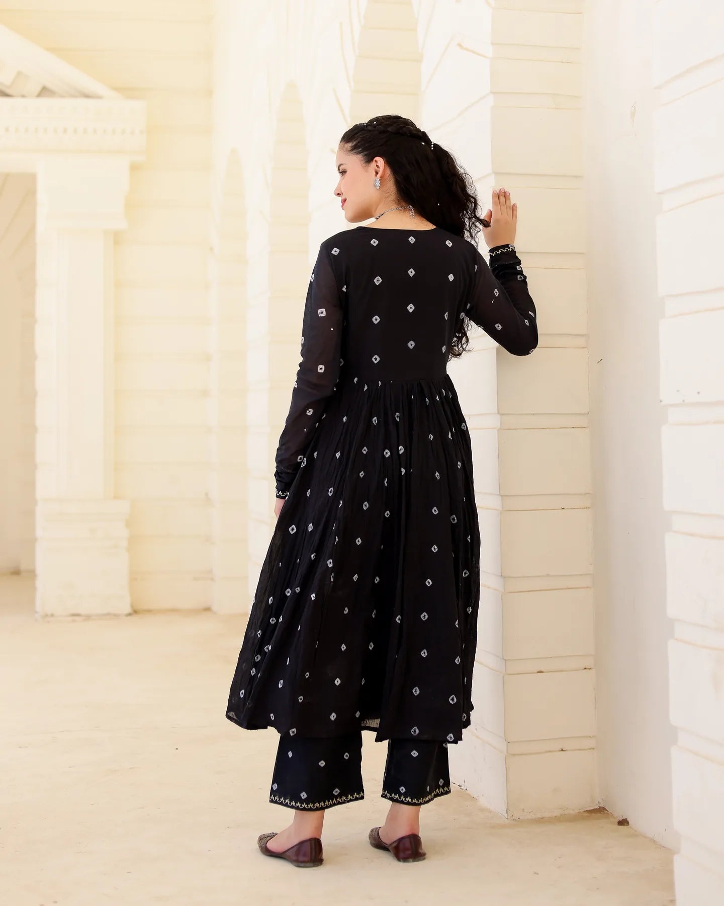Noir Bindiya Black Cotton Mulmul Bandhani Aari Zari Embroidered Suit Set - AS-TTME-28 (2)