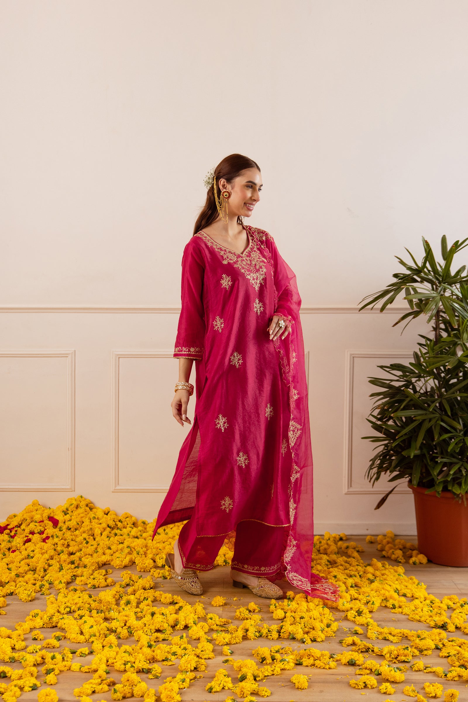 Vivid Pink Straight Fit Kurta Set With Scallop Duppata - Asrumo