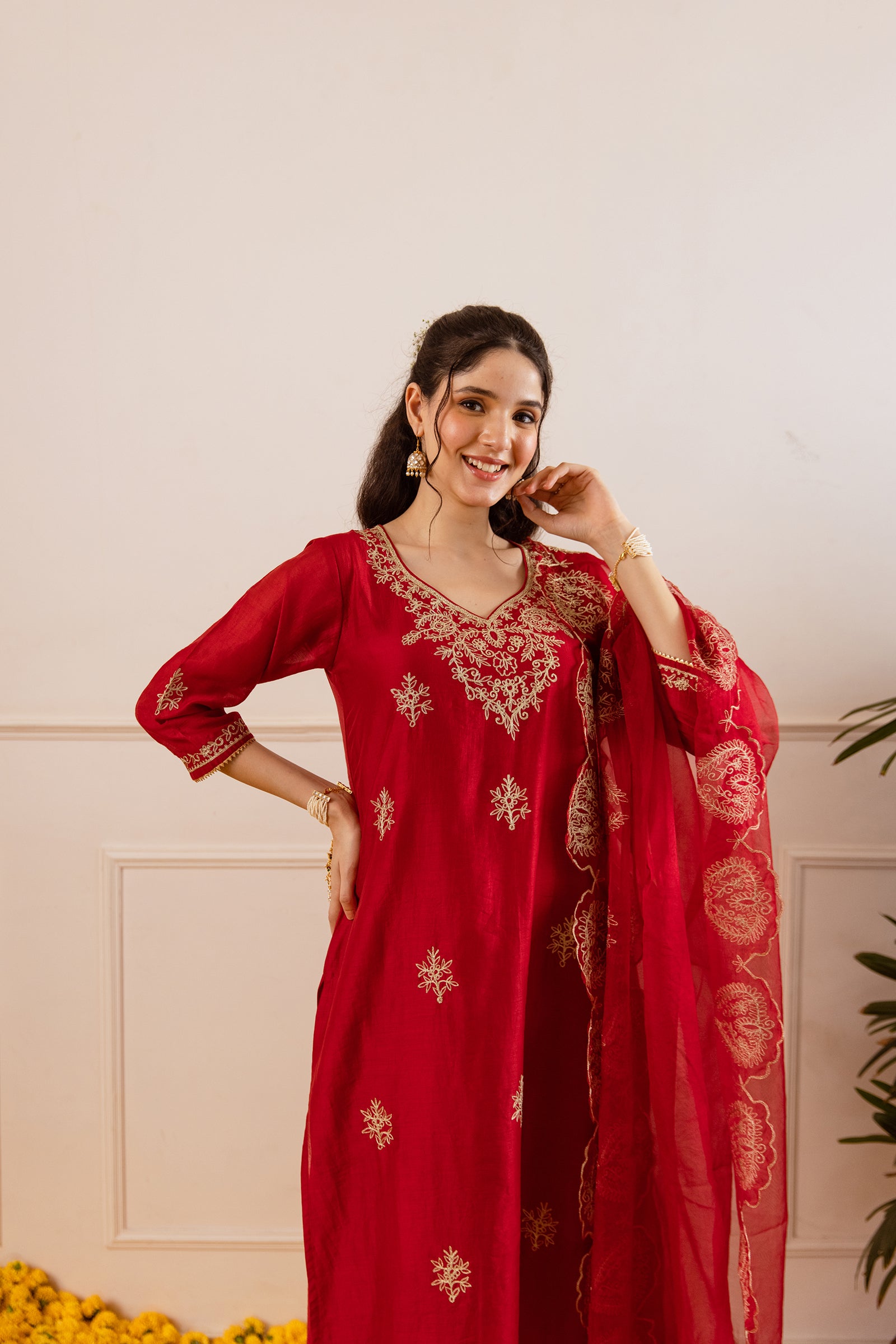 Red Straight Fit Kurta Set With Scallop Duppata - Asrumo