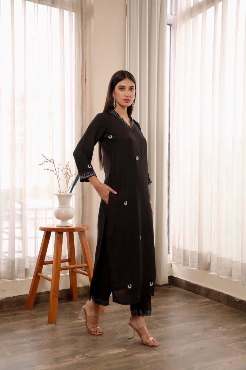 Chand embroidery black muslin straight set Asrumo