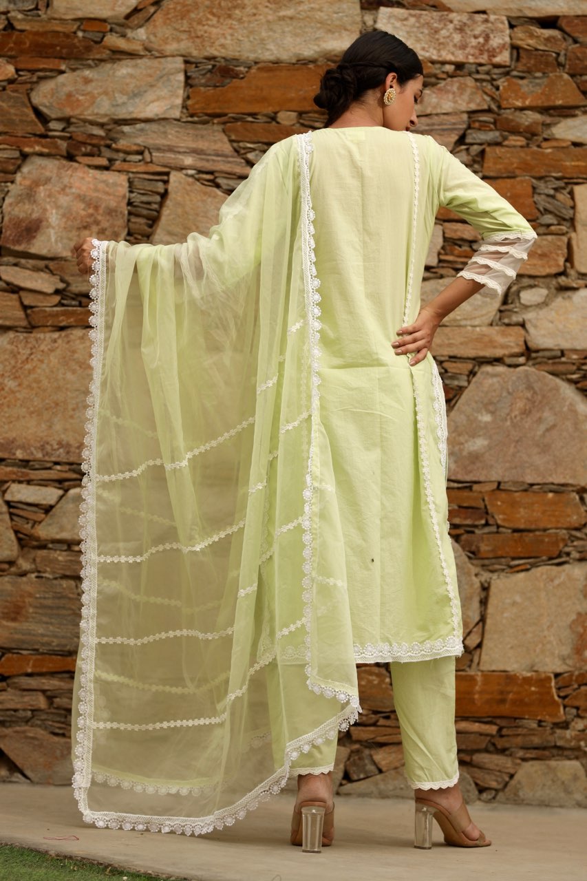 Pista cotton white lace straight set Asrumo