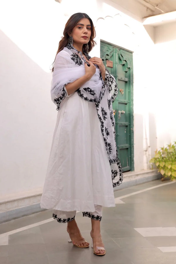 White Muslin Three Kali Kurta Set with embroidered Work Organza Dupatta