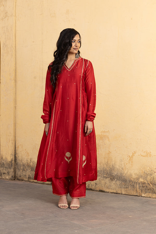 Statement Red Suits for Festive and Wedding Functions 1 Statement Red Suits for Festive and Wedding Functions