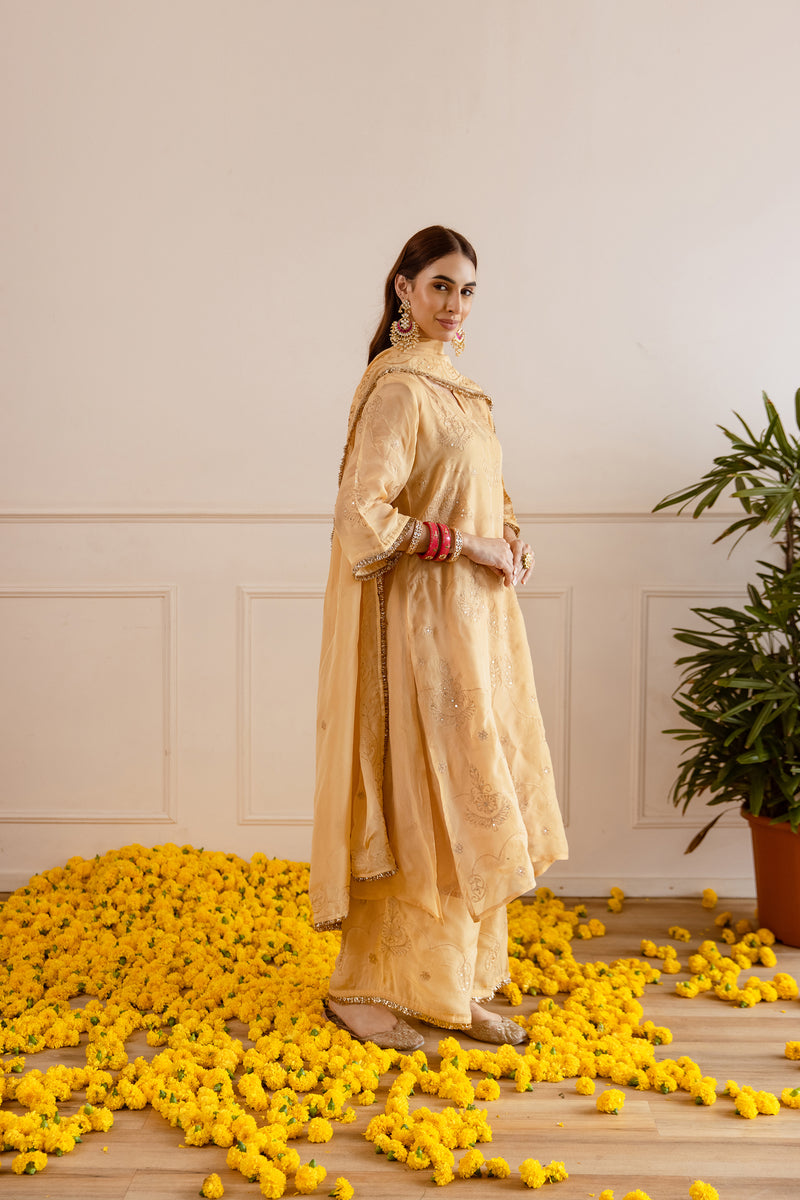 Top Color Choices for Weddings: From Yellow Haldi to Red Wedding Looks 3 Top Color Choices for Weddings: From Yellow Haldi to Red Wedding Looks