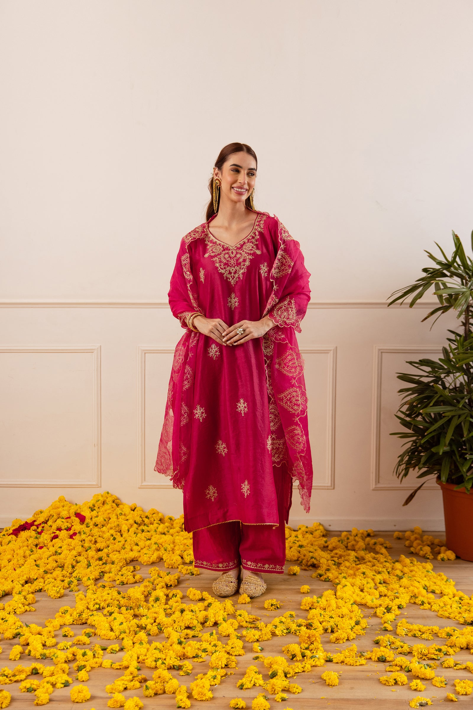 Vivid Pink Straight Fit Kurta Set With Scallop Duppata - Asrumo