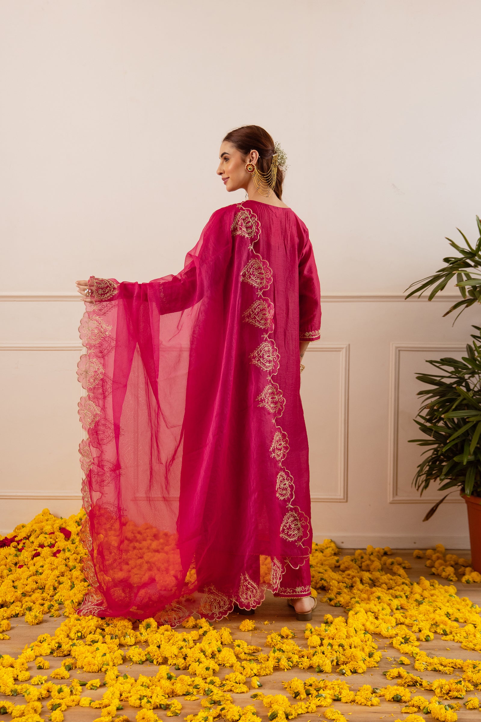 Vivid Pink Straight Fit Kurta Set With Scallop Duppata - Asrumo