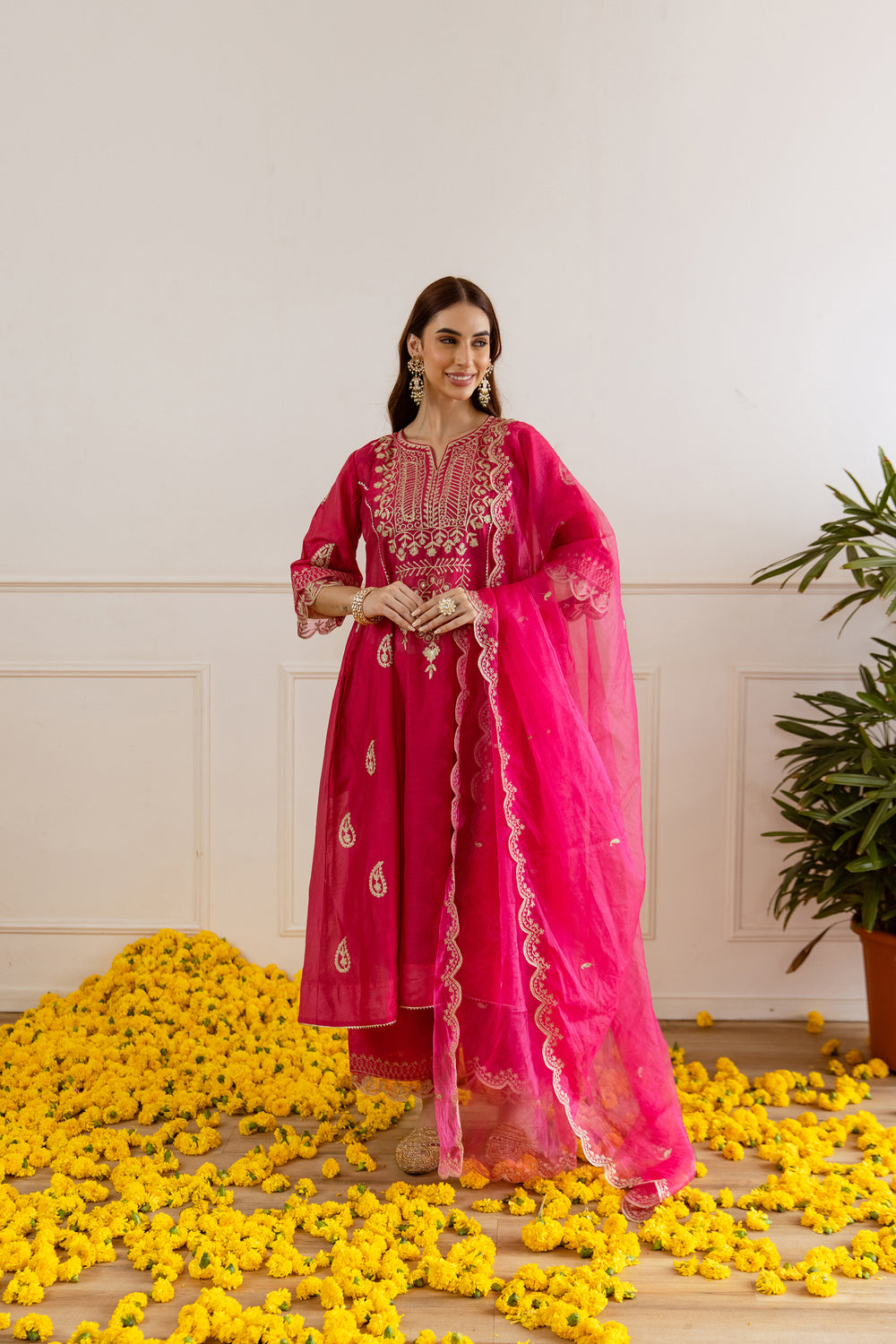 Best Colours to Wear on Karwa Chauth: Traditional Red, Pink & More Pink Karwa Chauth suit