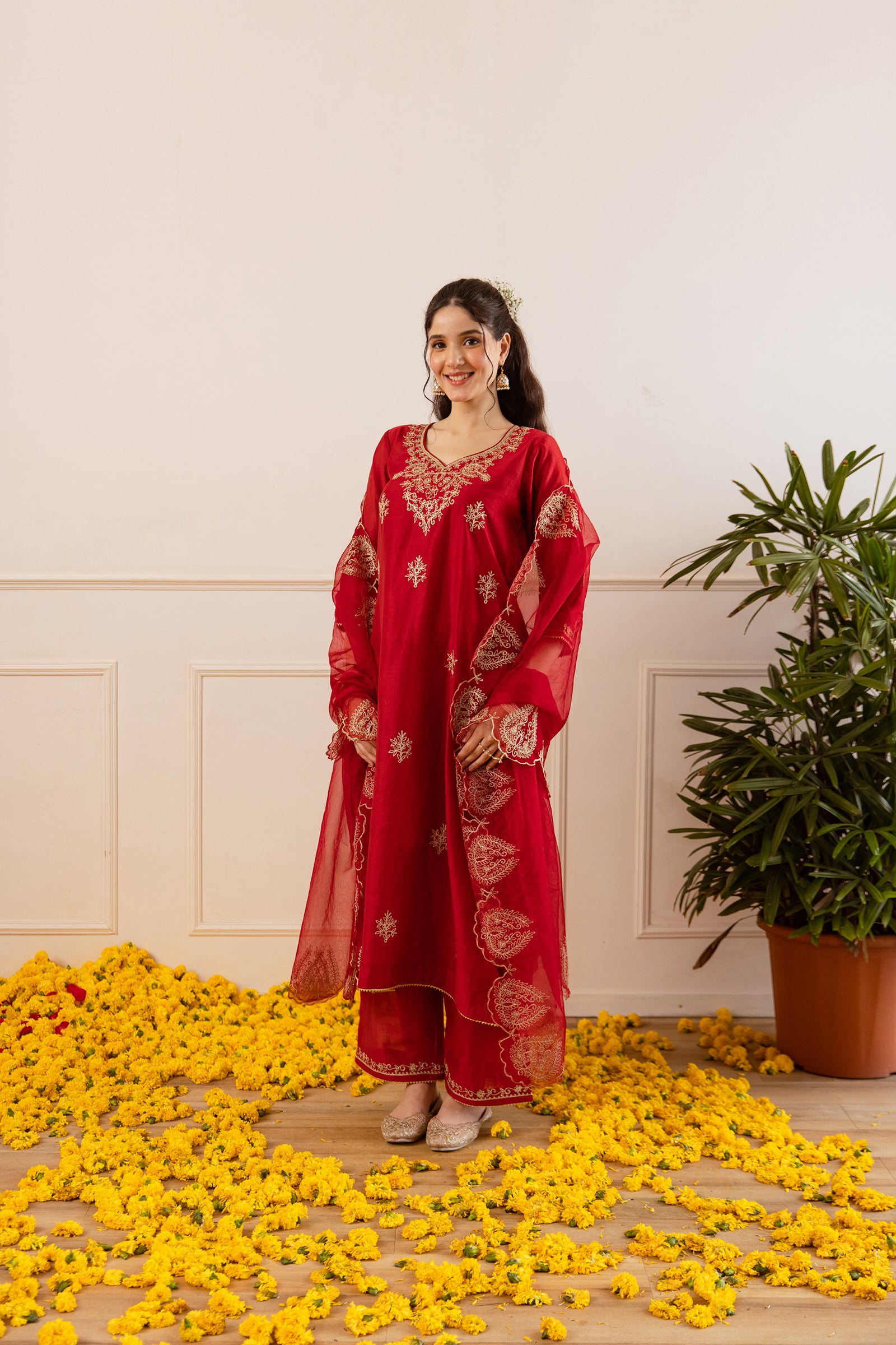 Red Straight Fit Kurta Set With Scallop Duppata - Asrumo