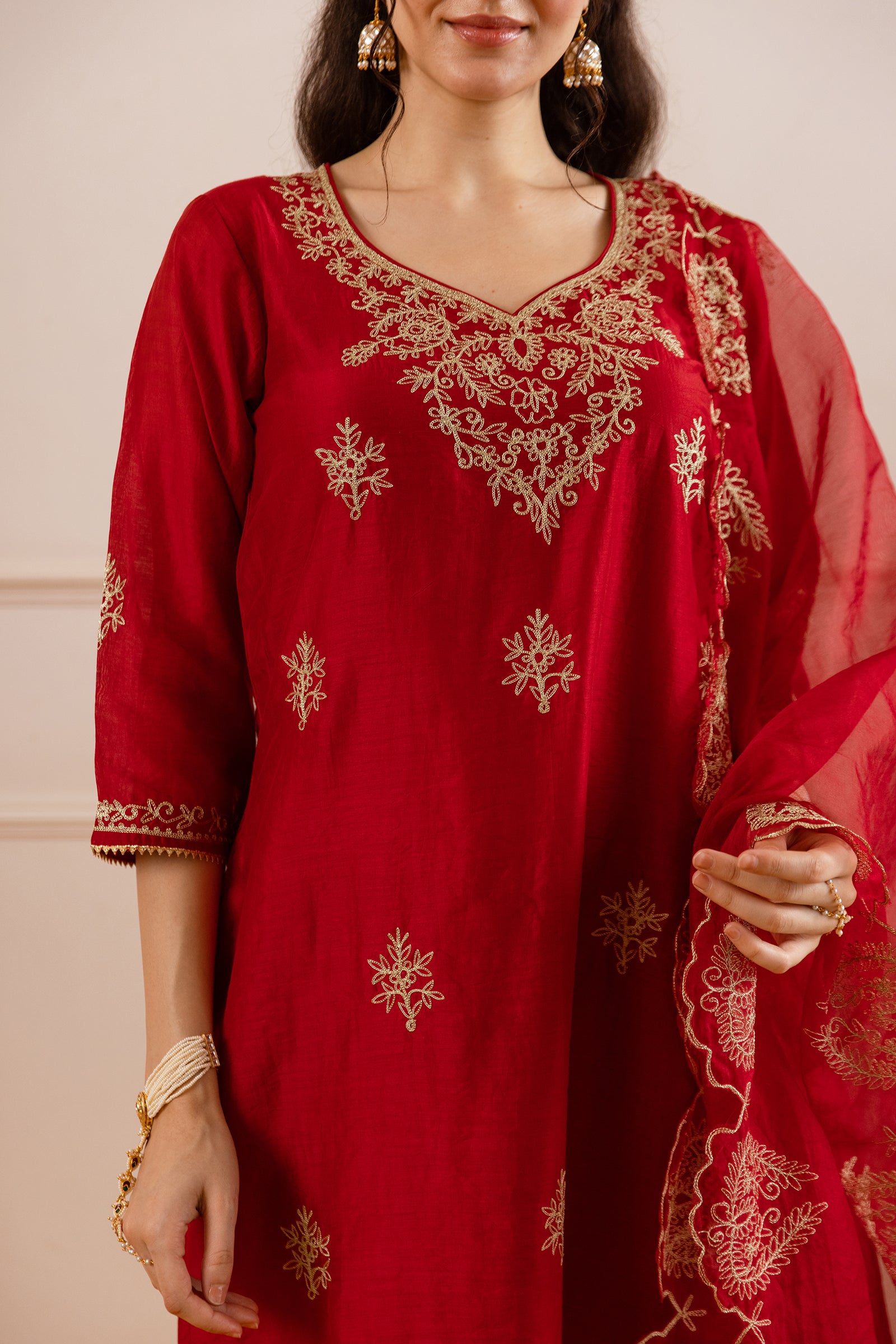 Red Straight Fit Kurta Set With Scallop Duppata - Asrumo