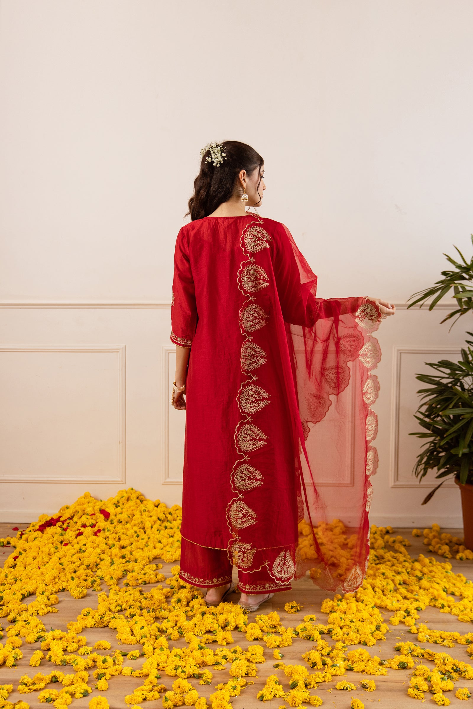 Red Straight Fit Kurta Set With Scallop Duppata - Asrumo