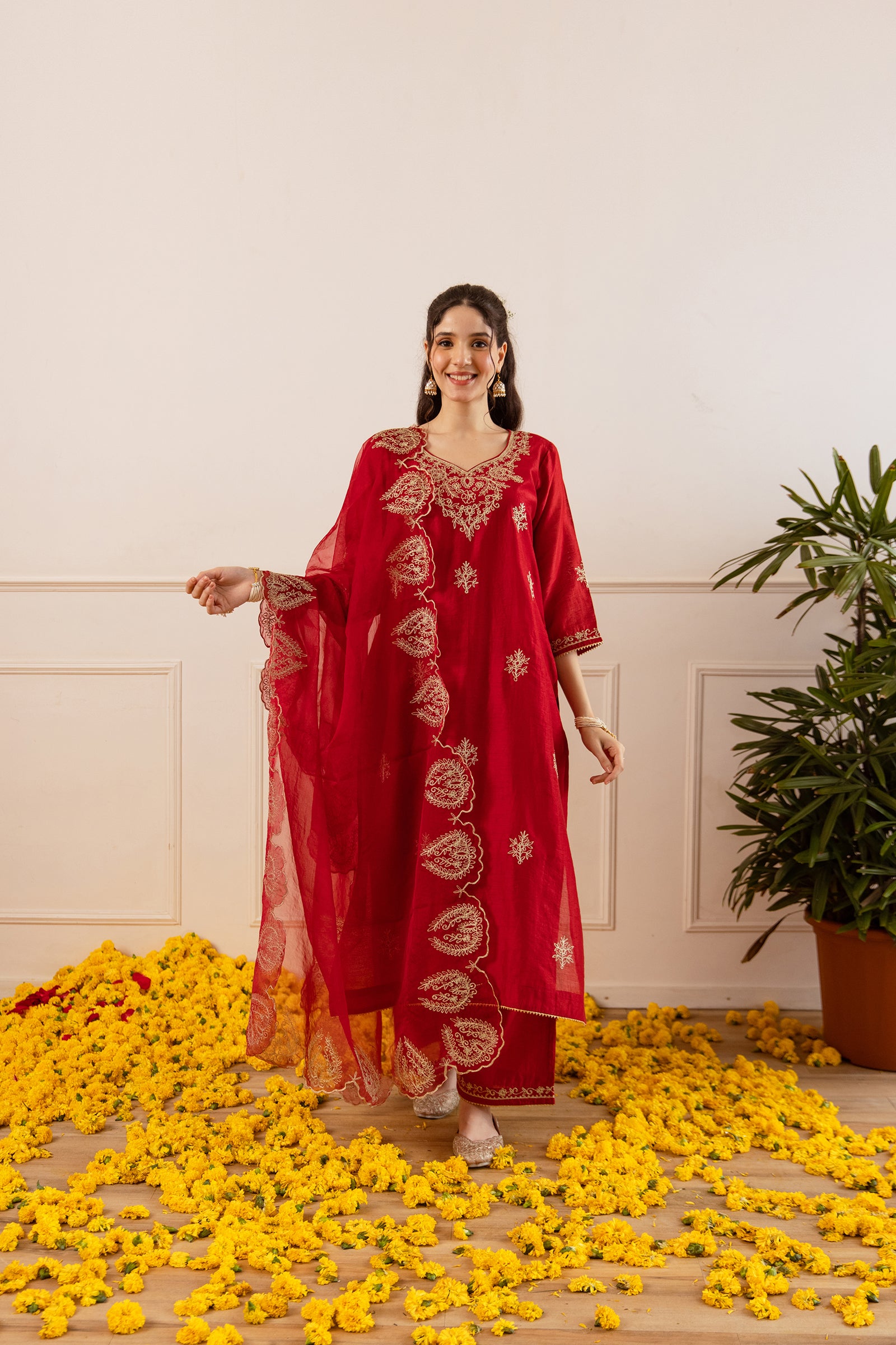 Red Straight Fit Kurta Set With Scallop Duppata - Asrumo