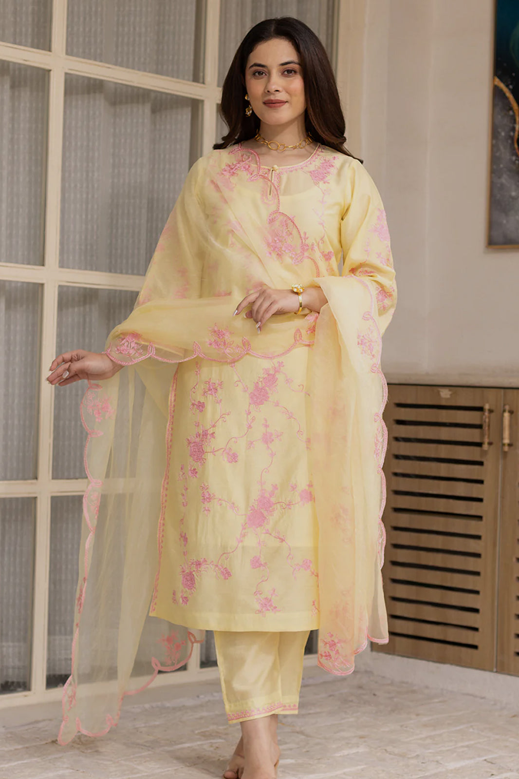 Shop outfits under 7,999